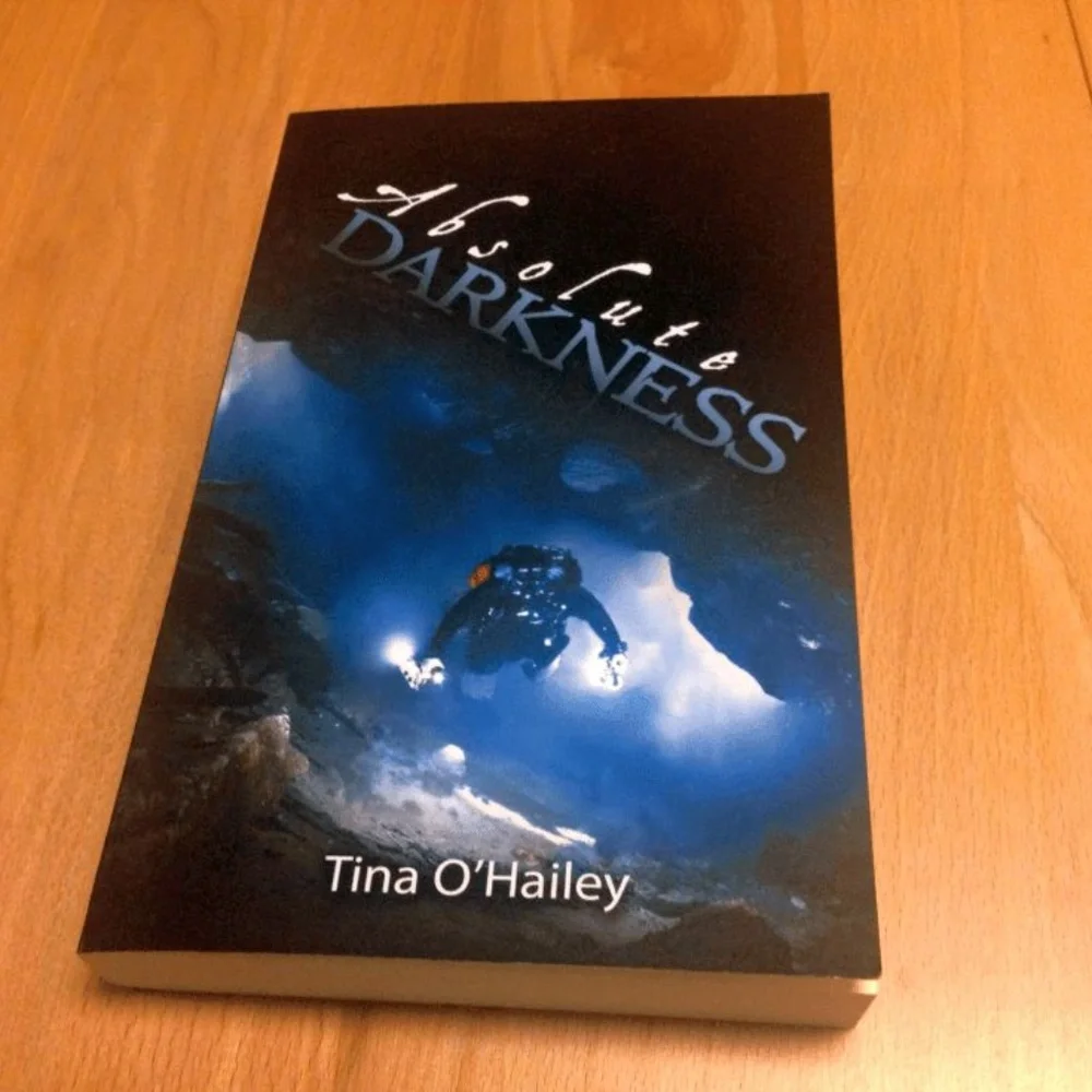 Paranormal thriller - Signed Absolute Darkness, Tina O'Hailey